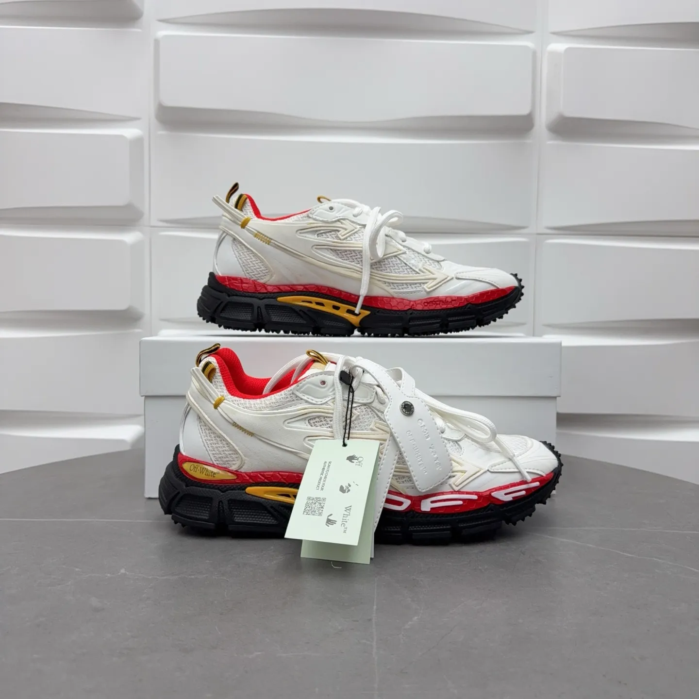 【off- white】P: 720💰Couple style👫, Size: 35-44 (Male 38.45.46 custom-made) High-quality version👊"Out of office" series original mold opening, original lasting, production process 1:1 original version ➰OFF GREY) OFF-WHITE Be Right Back Couple style👫Round toe lace-up arrow pattern low-top lifestyle casual shoes green. A running shoe called the "Be Right Back" sneaker. The design of this sneaker is inspired by Japanese sports aesthetics and craftsmanship, with running performance and principles at its core.